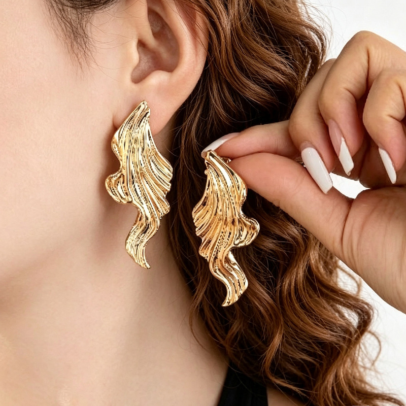 European and American Cross-Border Hot-Selling Personalized Exaggerated Earrings, Long Streamlined Textured Earrings, Metallic Color Earrings Wholesale European and American Cross-Border Hot-Selling Personalized Exaggerated Earrings, Long Streamlined Textured Earrings, Metallic Color Earrings Wholesale