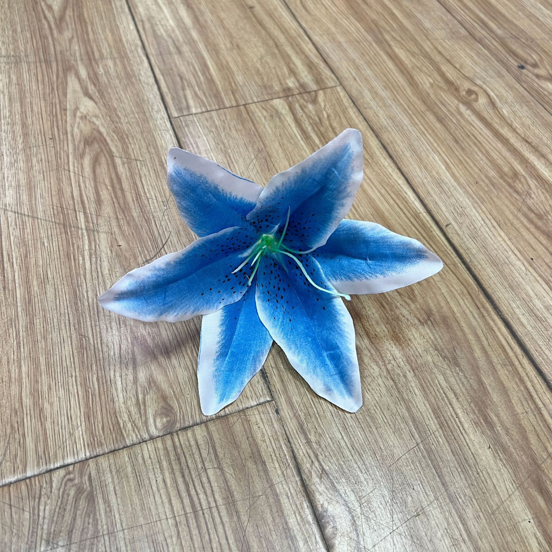 스카이 블루 (코어가 완료되지 않음)