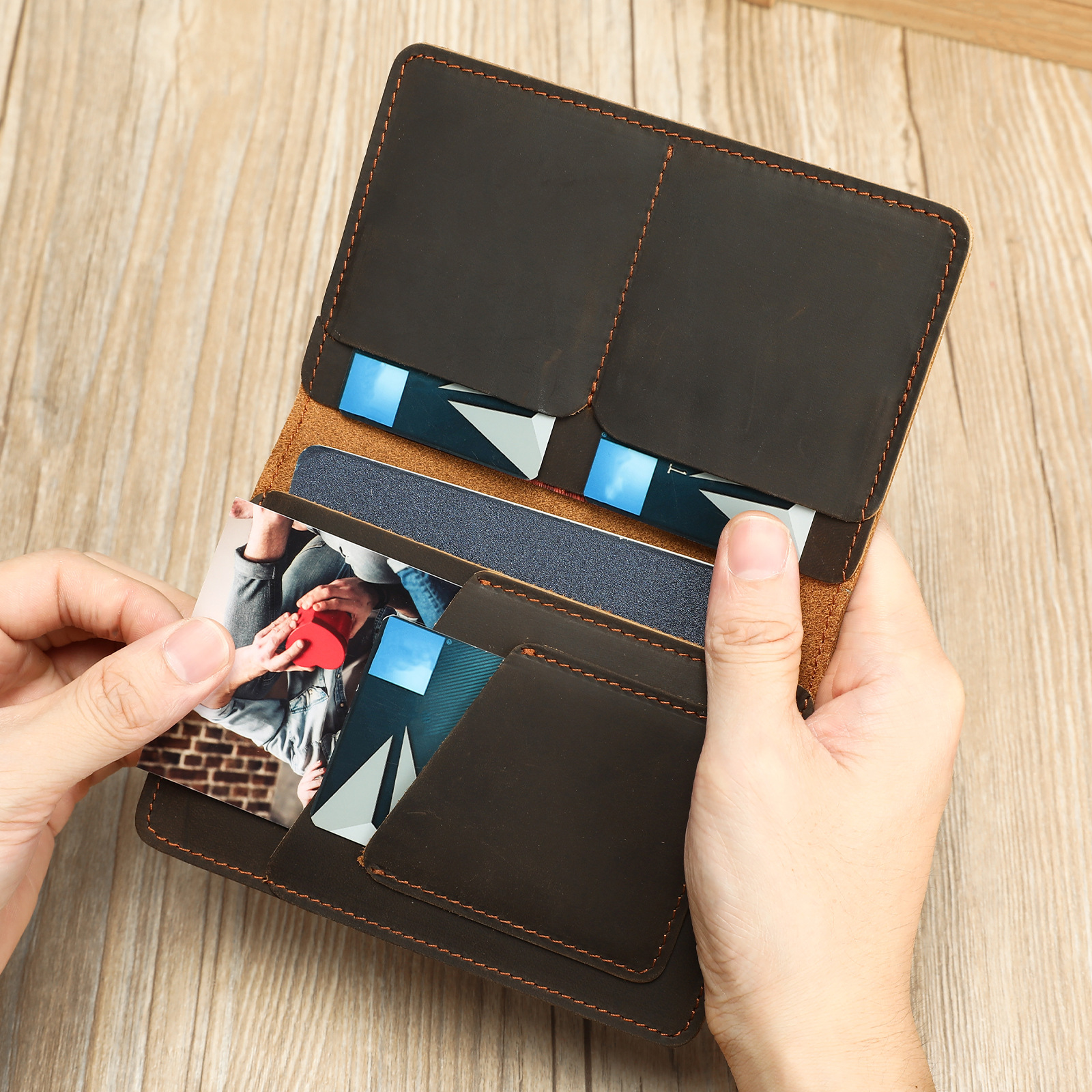 Ví card holder nam da bò mỏng đựng hộ chiếu và thẻ đa năng — Màu nâu sẫm, màu nâu