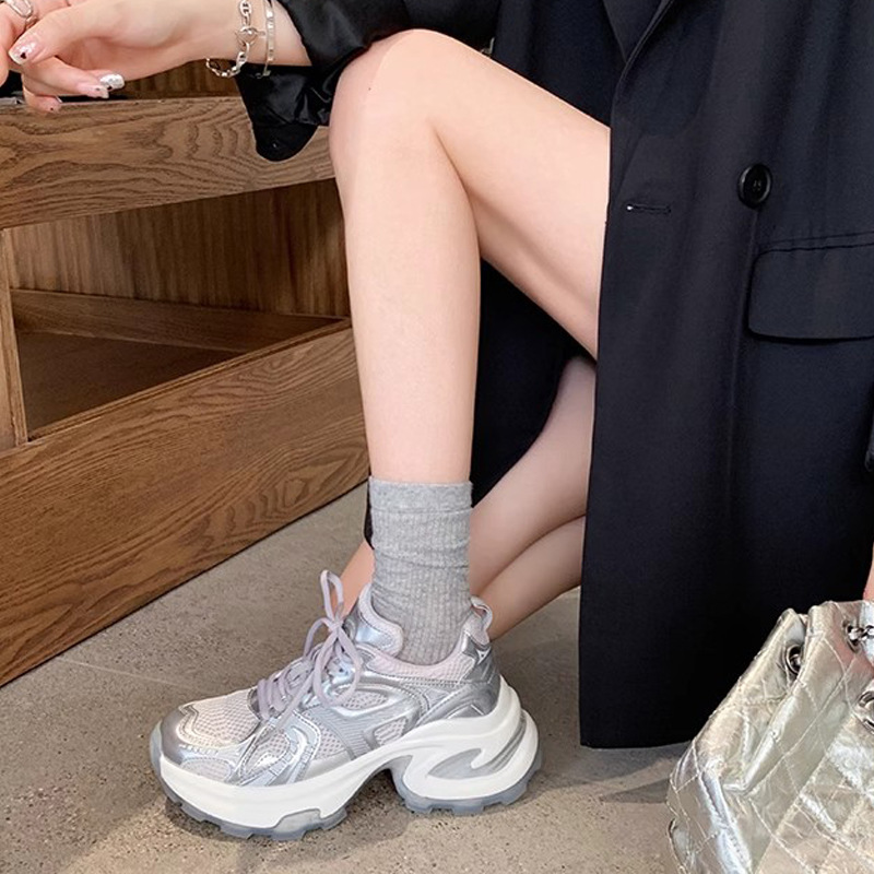 Grape Mom mismo estilo 2024 verano nuevo calzado deportivo ligero malla transpirable suela gruesa aumento zapatos de papá mujeres