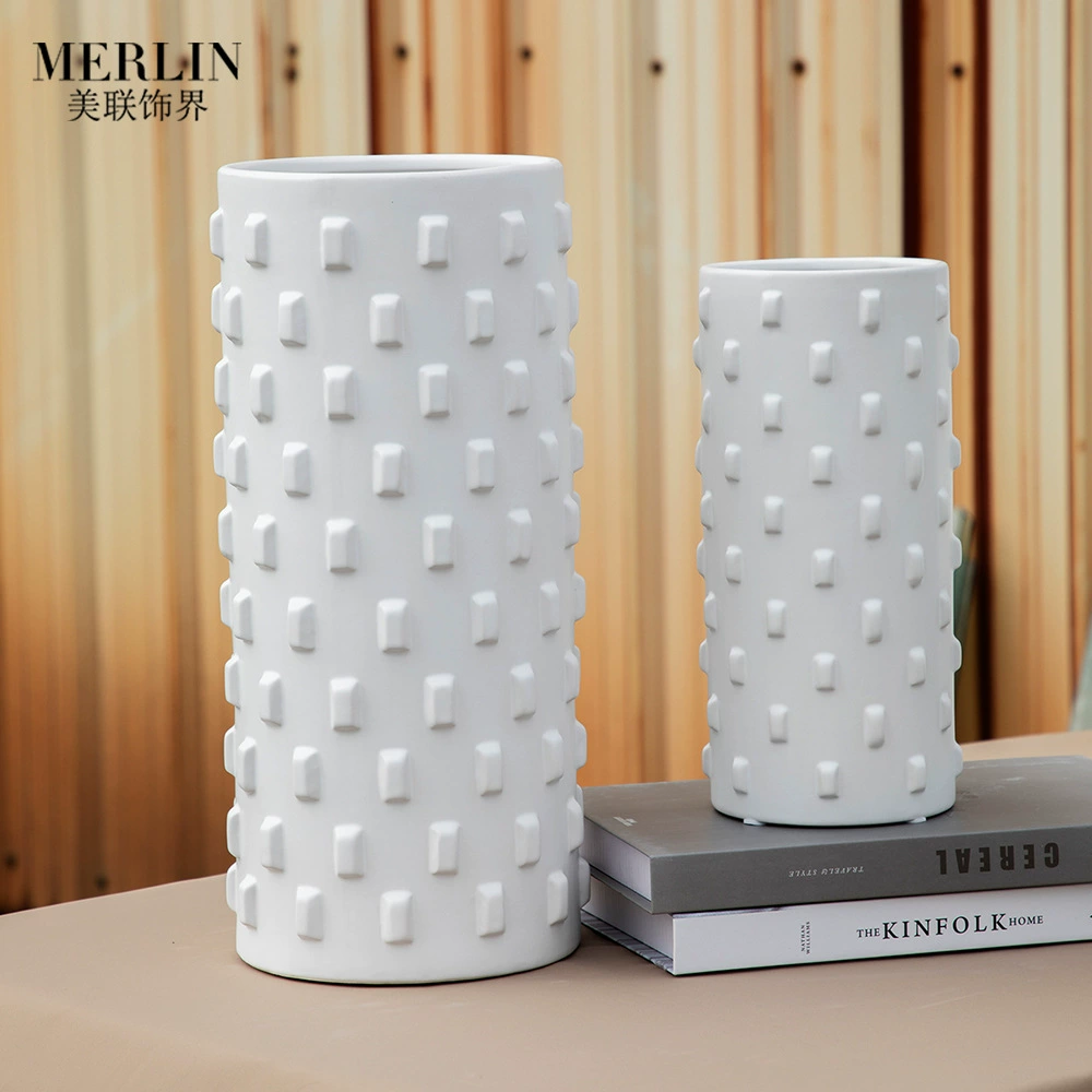 美联饰界 Polka dot matte white ceramic vase home creative simple modern style ornament creative ceramic