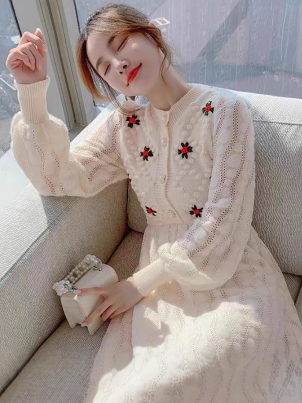 秋季新款法式温柔风裙子高级感精致绝美减龄收腰显瘦针织连衣裙|undefined