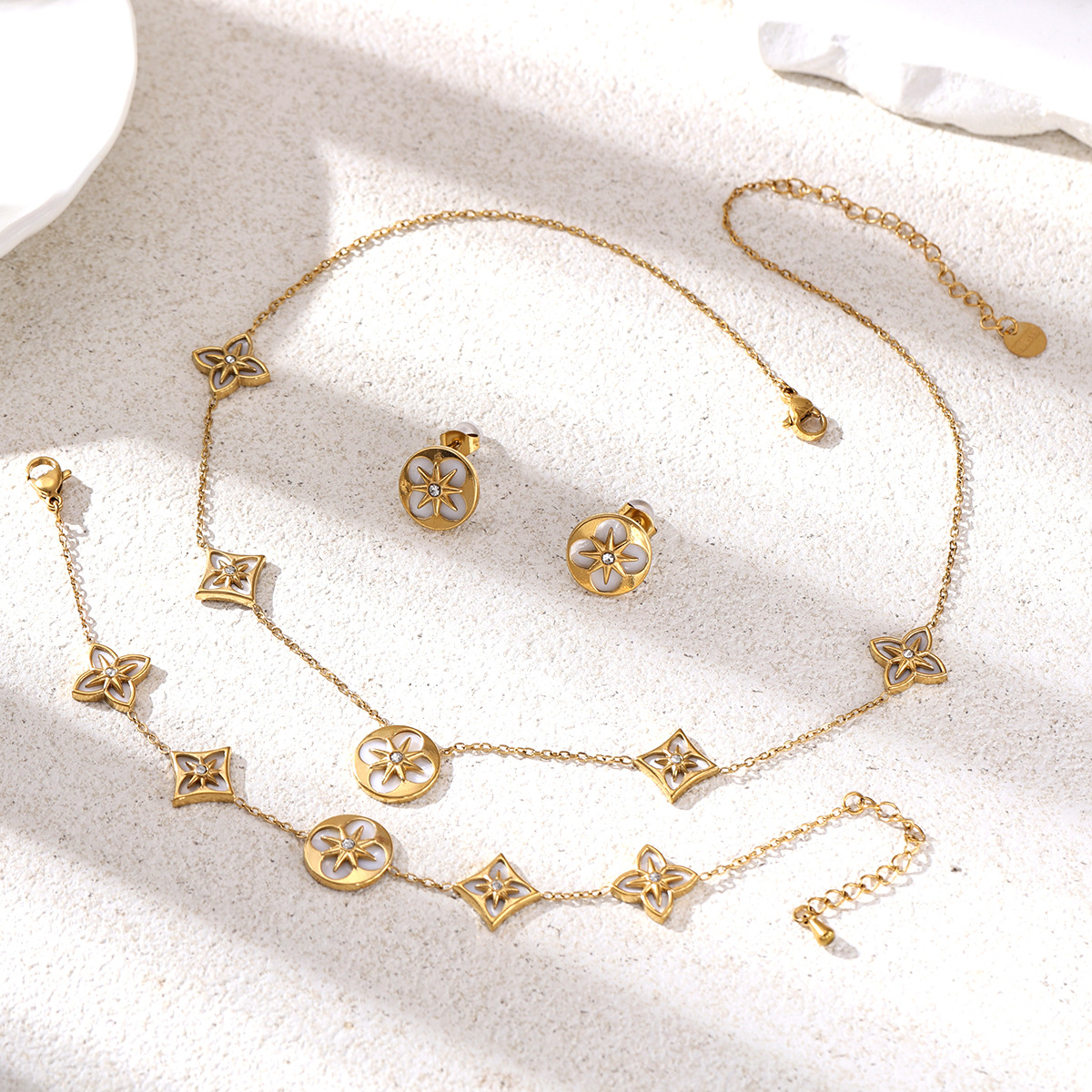 Collar de acero inoxidable de lujo ligero y de alta calidad de moda estrella blanca cadena de clavícula para mujeres joyerías transfronterizas en venta caliente