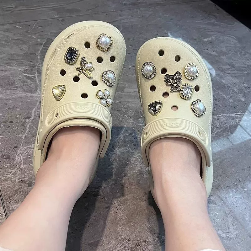 Сапоги Mengfu Galaxy Flowers Croc Shoes DIY Аксессуары Летние маленькие свежие цветы обуви Адаптированы к Zhibi Star Crocs Shoes Цветы обуви