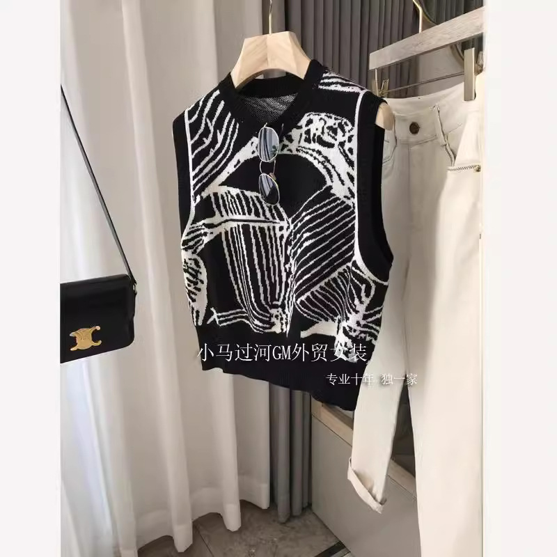 Spring fashionable trend retro knitted vest