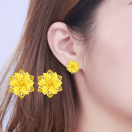 Vietnamese sand gold fancy earrings, brass gold-plated rose four-leaf clover hollow earrings, fashionable women's earrings wholesale