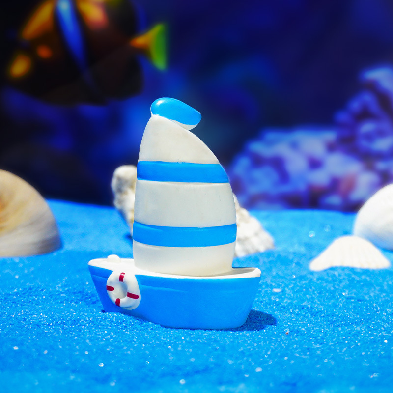 El comerciante empuja el paisaje de la pecera, la decoración de la playa, el velero pequeño, el micro paisaje, los juguetes de PVC, los fabricantes de puntos envían directamente