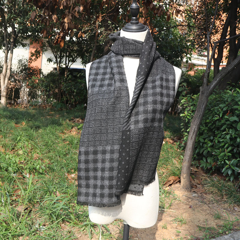 Cachecol de jacquard xadrez com franjas para homem_voghion.com
