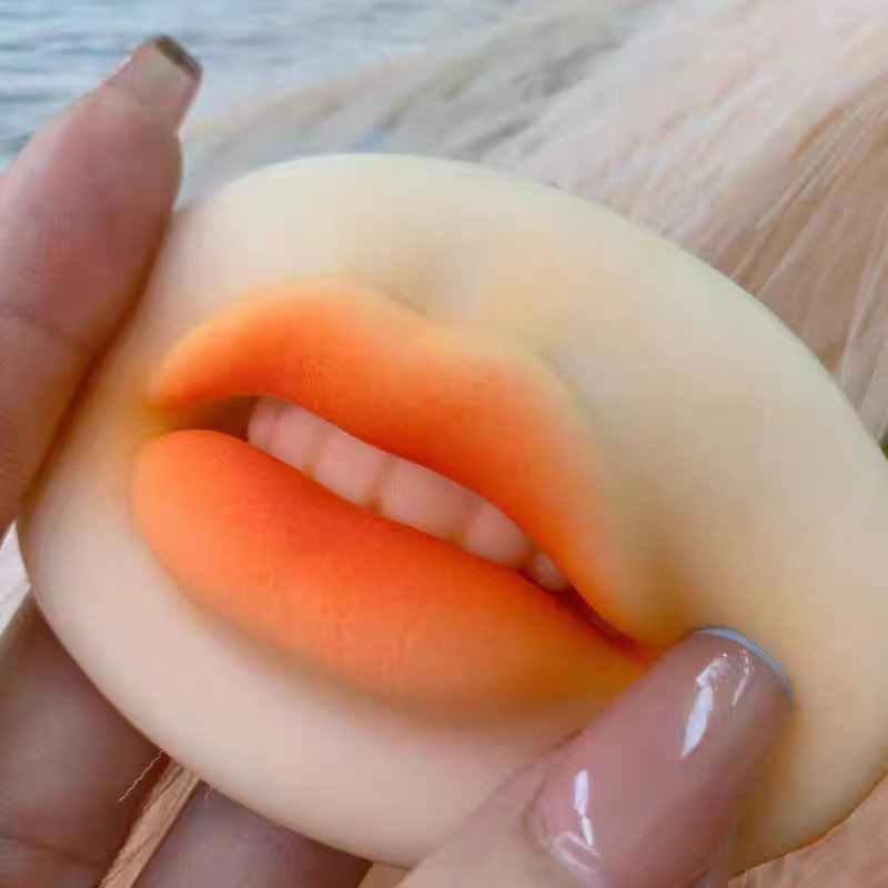 Pouty lip three-color super soft 5D silicone lip mold European matte lip mold black lip black lip light coffee powder white lip mold