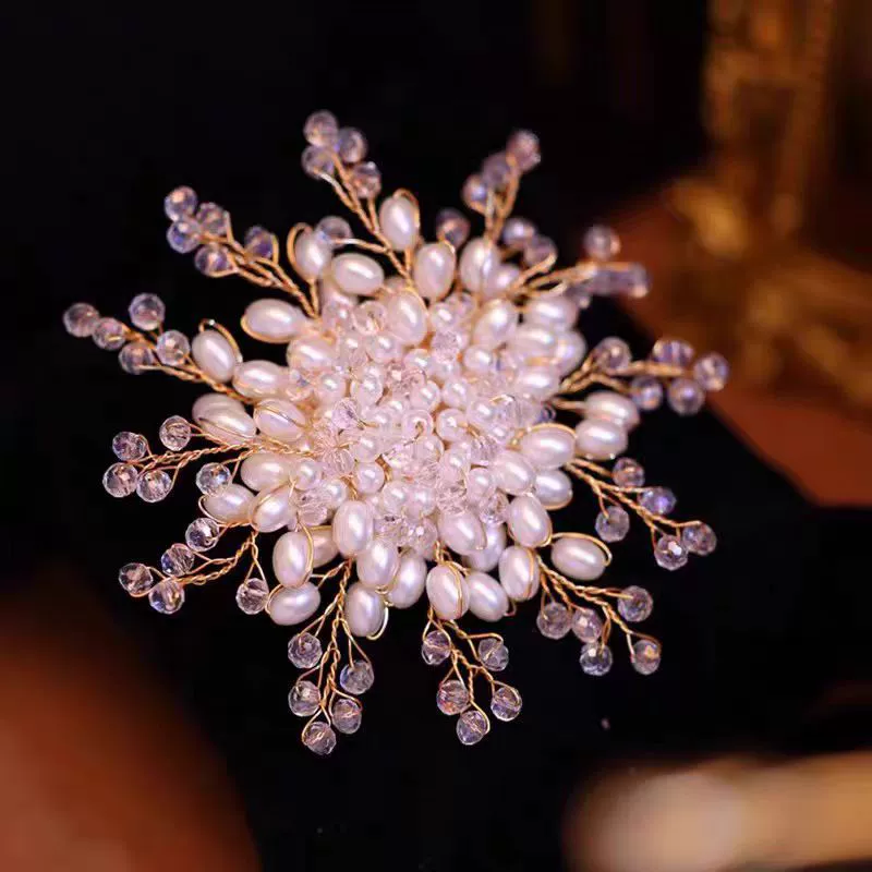 Pearl brooch, gold‑tone lapel pin, floral and snowflake styles, lightweight elegant accessory