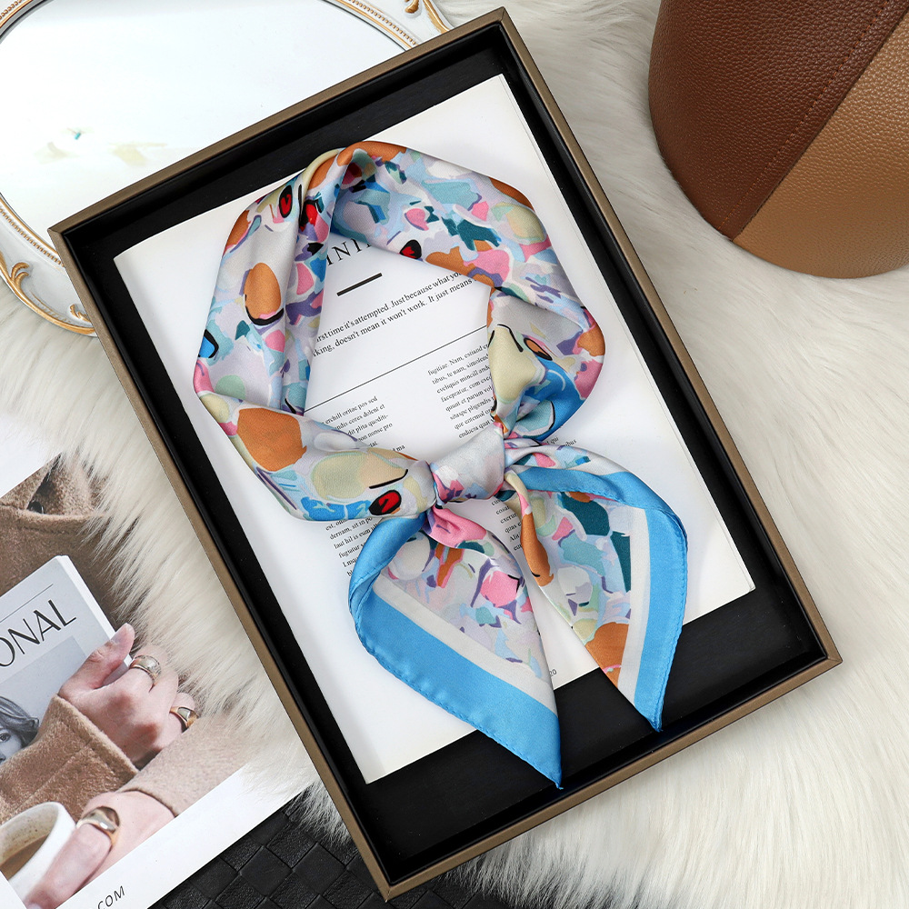 Niñas japonesas 70 pañuelos de seda de imitación pañuelos de seda de vitalidad diaria para usar pañuelos cuadrados de cuello de todo fósforo de reducción de edad de moda al por mayor