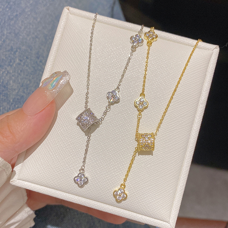 Light Luxury Geometric Four-Leaf Flower Necklace for Women, Niche Tassel Sweet Pendant, Elegant and High-End Versatile Clavicle Chain Light Luxury Geometric Four-Leaf Flower Necklace for Women, Niche Tassel Sweet Pendant, Elegant and High-End Versatile Clavicle Chain