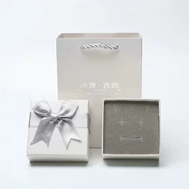 项链;耳钉;戒指