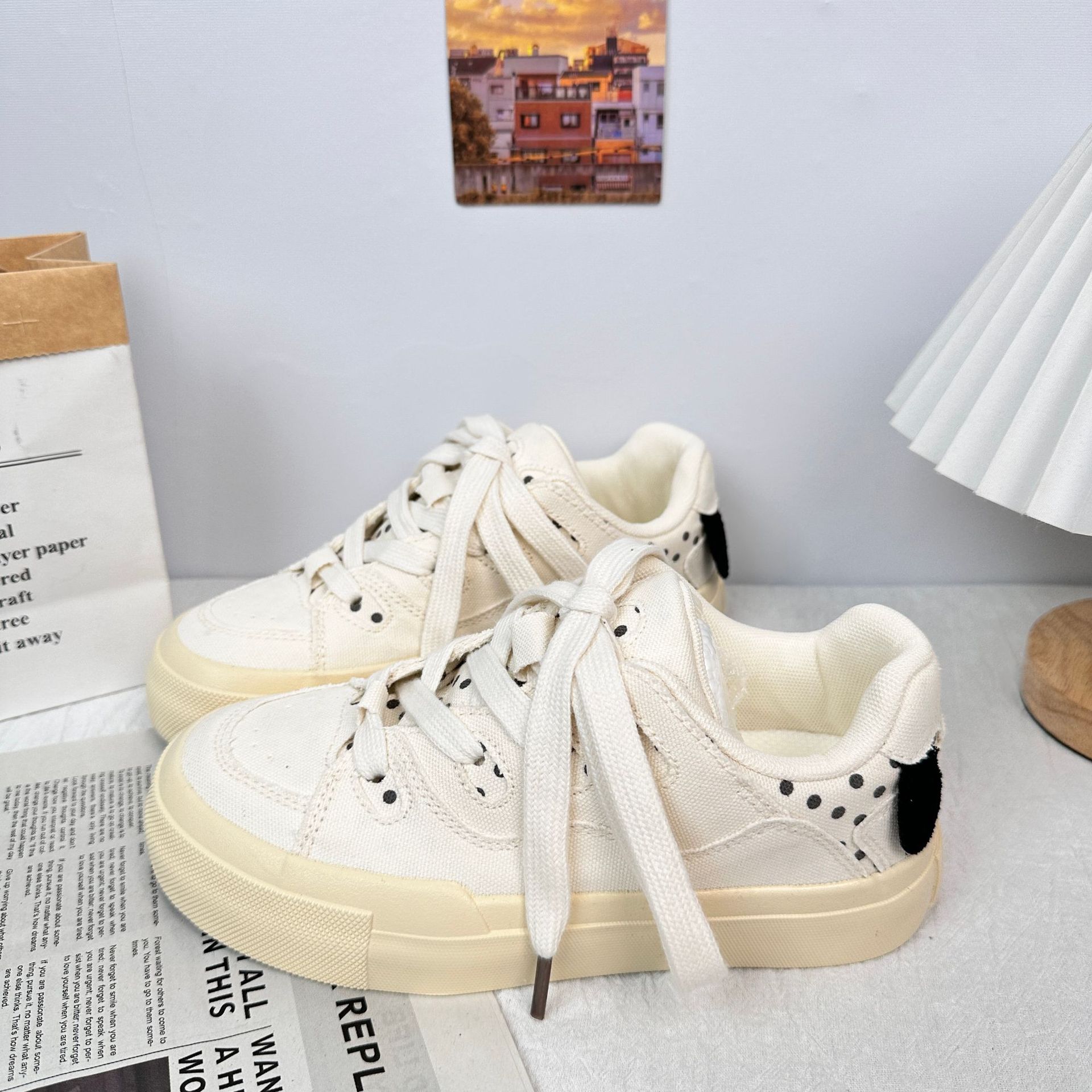 Zapatos de pan de dopamina de onda lejana 2025 nuevos zapatos de mujer de moda primavera de suela gruesa zapatos casuales de todo fósforo zapatillas de deporte para mujer