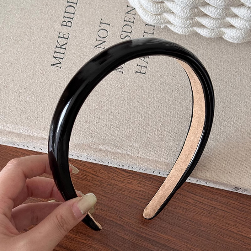 Retro Red PU Leather Headband For Women  New Summer Outwear Versatile Headband Hair Pressing Hairpin Minimalistic Headdress display picture 5