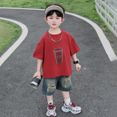 男の子の夏のスーツの子供服2025新型の男の子の赤ちゃんの半袖の夏服のファッションのクールでかっこいいです。