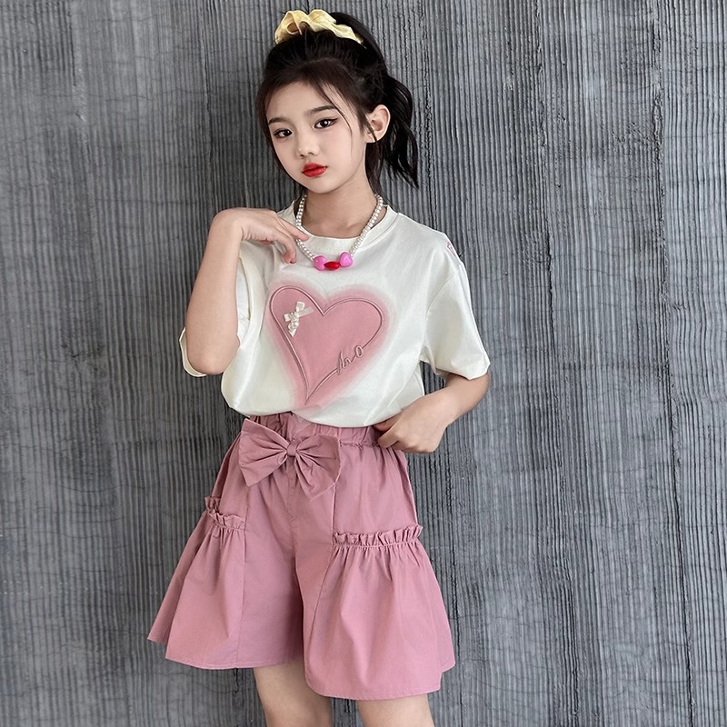 Girls' summer outfit 2024 new Korean version mid size short sleeved top, wide leg shorts, children's stylish two-piece_voghion.com