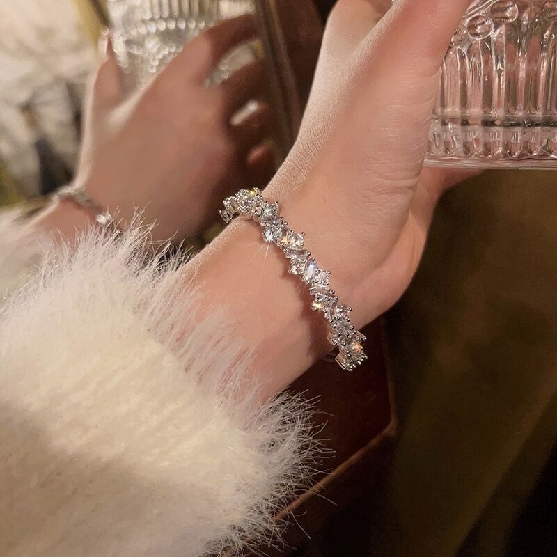 Gypsophila ~ Light Luxury Glittering and Broken Sense Irregular Diamond Zircon High-grade Exquisite Bracelet Open Design Bracelet