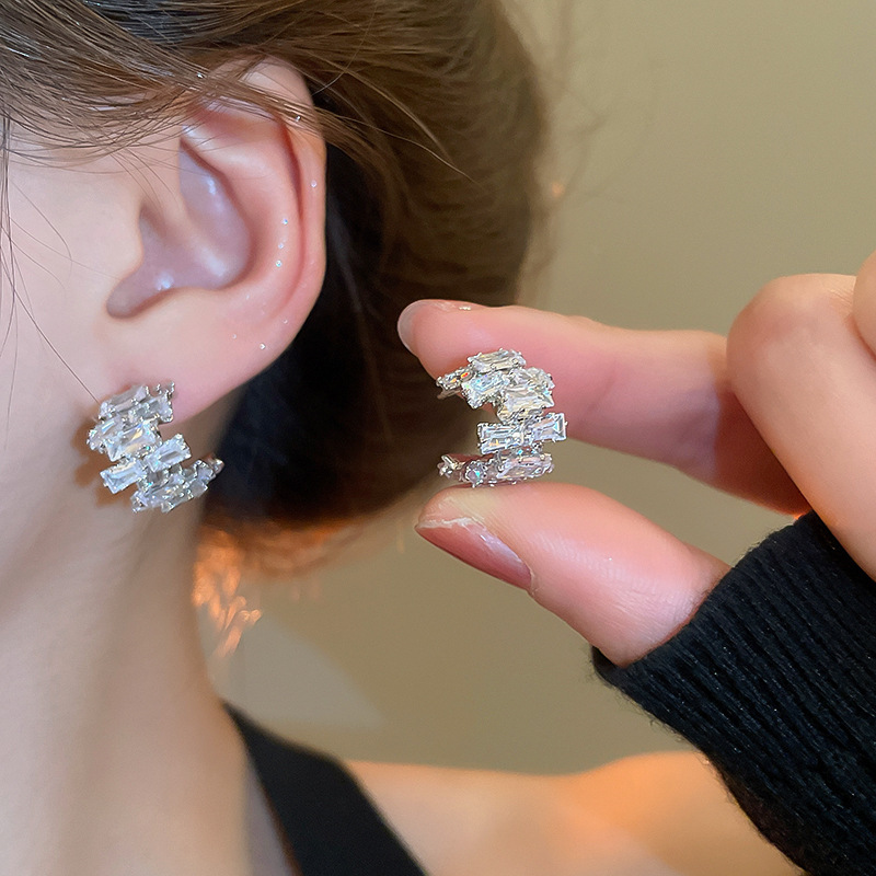 Pendientes de perlas de flor de circón de aguja de plata, pendientes de lujo de alta gama de lujo ligero exquisito, pendientes de todo fósforo blanco de moda de nicho al por mayor