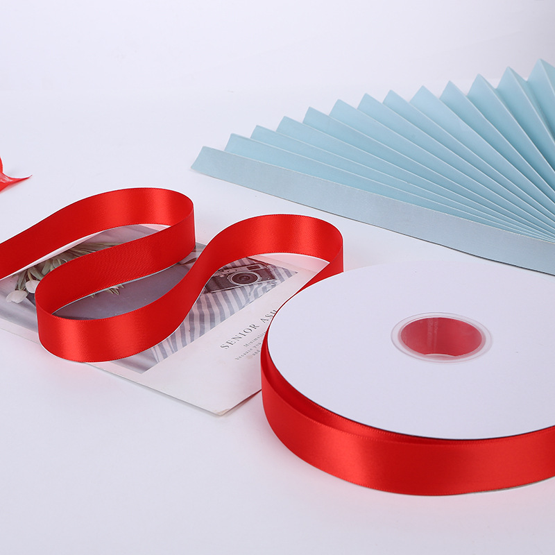 Suministro directo de fábrica de alta densidad de un solo lado de poliéster cinta de embalaje flor cinta decoración de la boda brillante Cinta Roja al por mayor