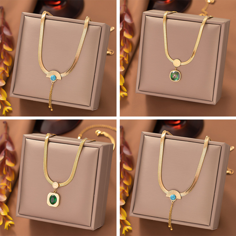 304 Stainless Steel 18K Gold Plated Casual Simple Style Plating Inlay Sector Square Oval Artificial Rhinestones Resin Pendant Necklace display picture 5