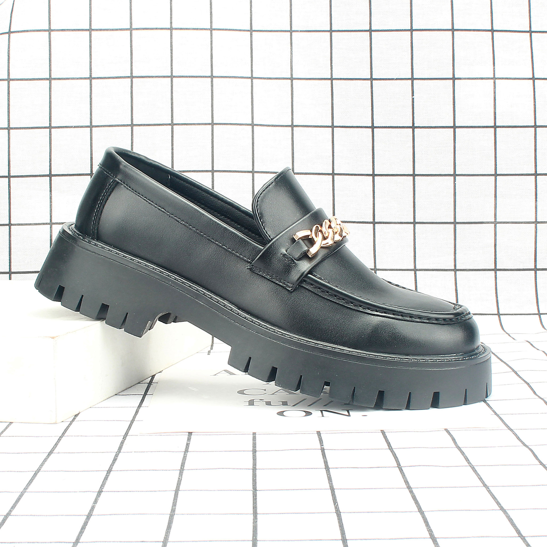 2022�＾Ӣ�׳���Ƥ�ָ�Ь��һ�ŵź�ɫ��Ь�����������ƤЬ331