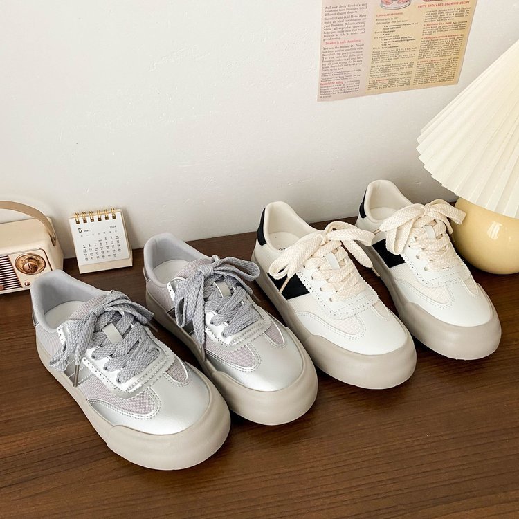 Zapatos de skate transpirables de verano para mujeres con cabeza redonda nuevos zapatos de nicho chic coreanos de malla baja, zapatos blancos con suela gruesa