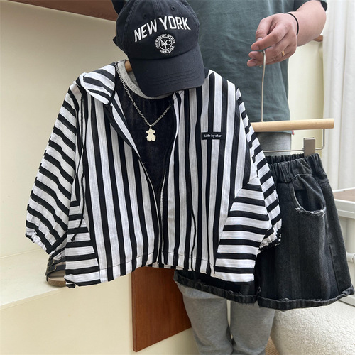 Lightweight and breathable children's summer striped hooded sun protective clothing for boys and girls, casual silhouette vertical zipper sun protection coat