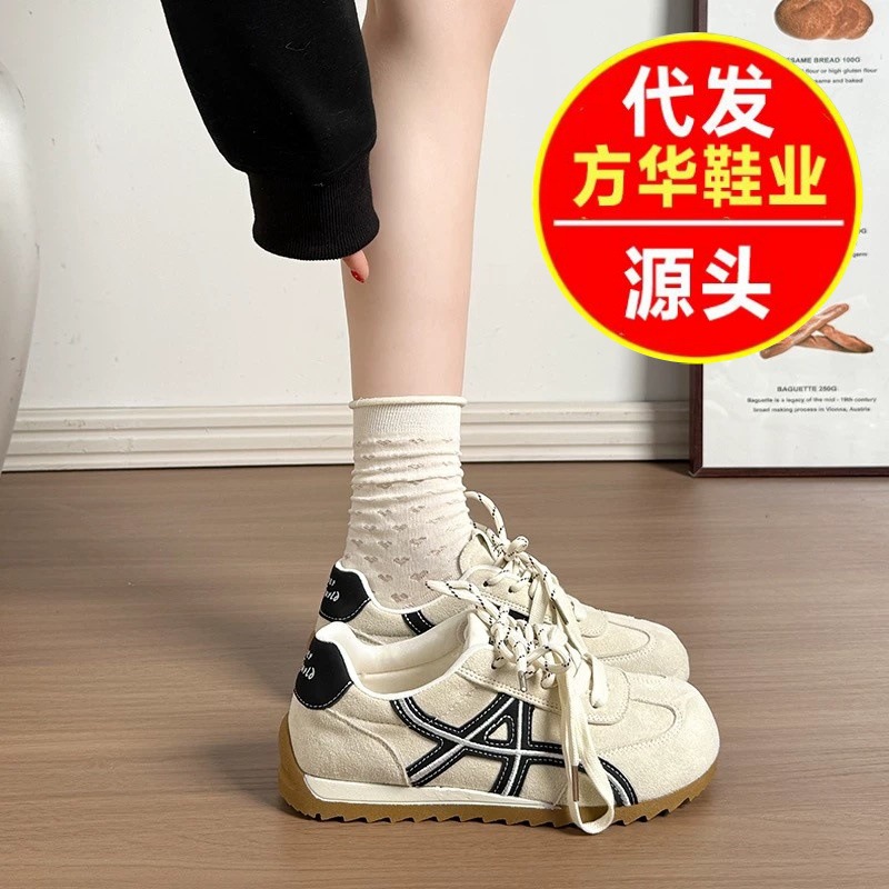 2026 primavera retro zapatos de entrenamiento alemán de suela gruesa moda versátil zapatos casuales de hombre pequeño zapatos deportivos de altura baja para mujeres