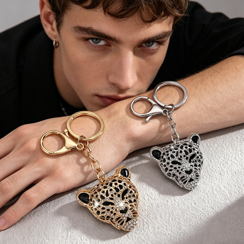 European and American Hip Hop Keychain Pendant Light Luxury Aggressive Leopard Head Alloy Keychain Hanging Creative Bag Accessories