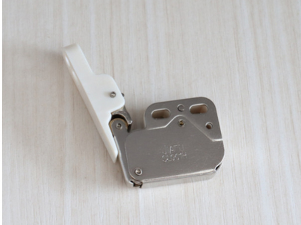 象鼻扣免装拉手反弹器 橱柜衣柜门碰珠锁扣自弹