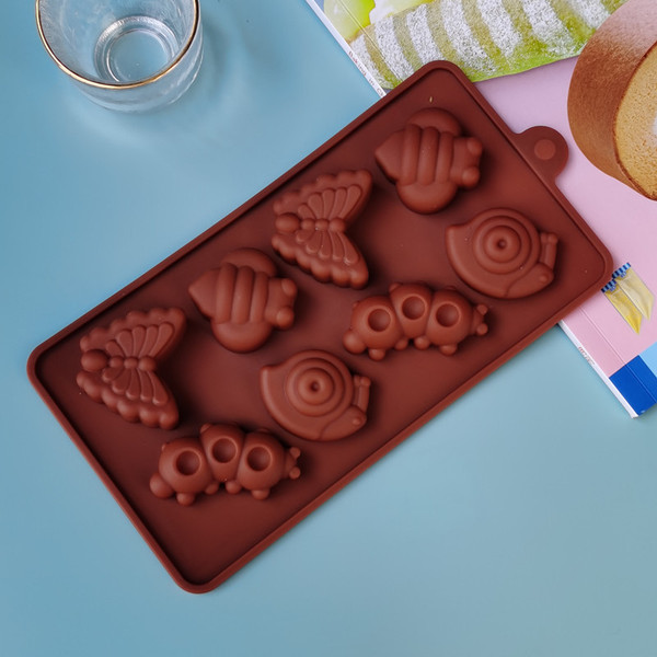 Silicone mold with snail secretion