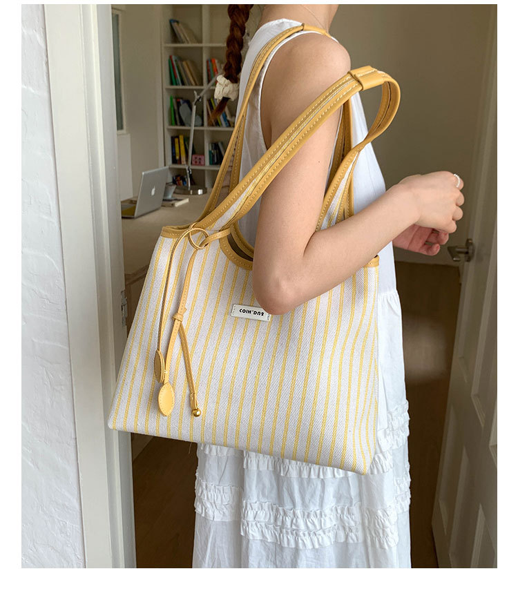 2025 Casual Commuter Tote bag, women's niche striped simple and fashionable hand-held shoulder bag, large-capacity underarm bag undefined
