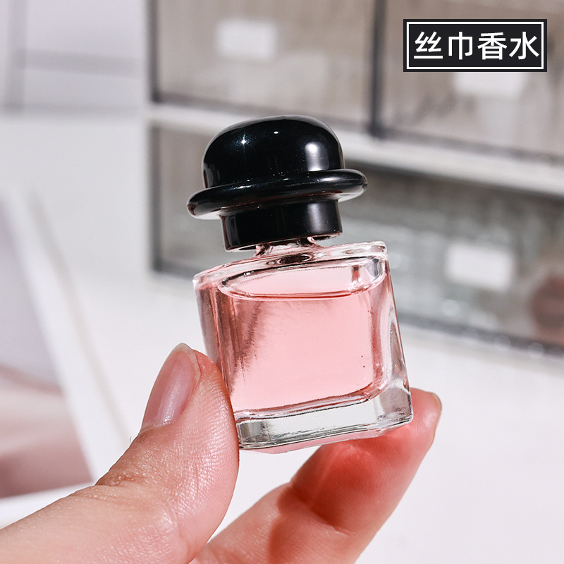 Q 버전 실크 스카프 7.5ML