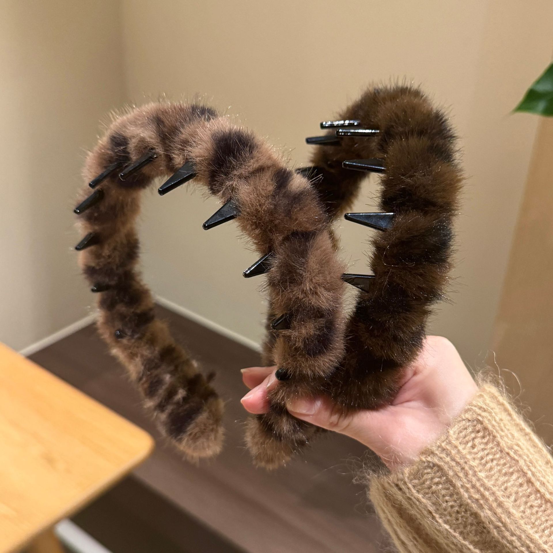 Coreano alto cráneo debe aumentar la altura esponjoso peludo ondulado banda de cabello de doble uso con dientes para mujeres