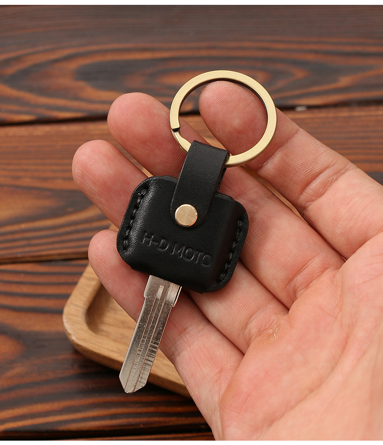 Suitable for Harley fuel tank cap key case X48 key chain 114 fat guy gliding cowhide motorcycle combination key case