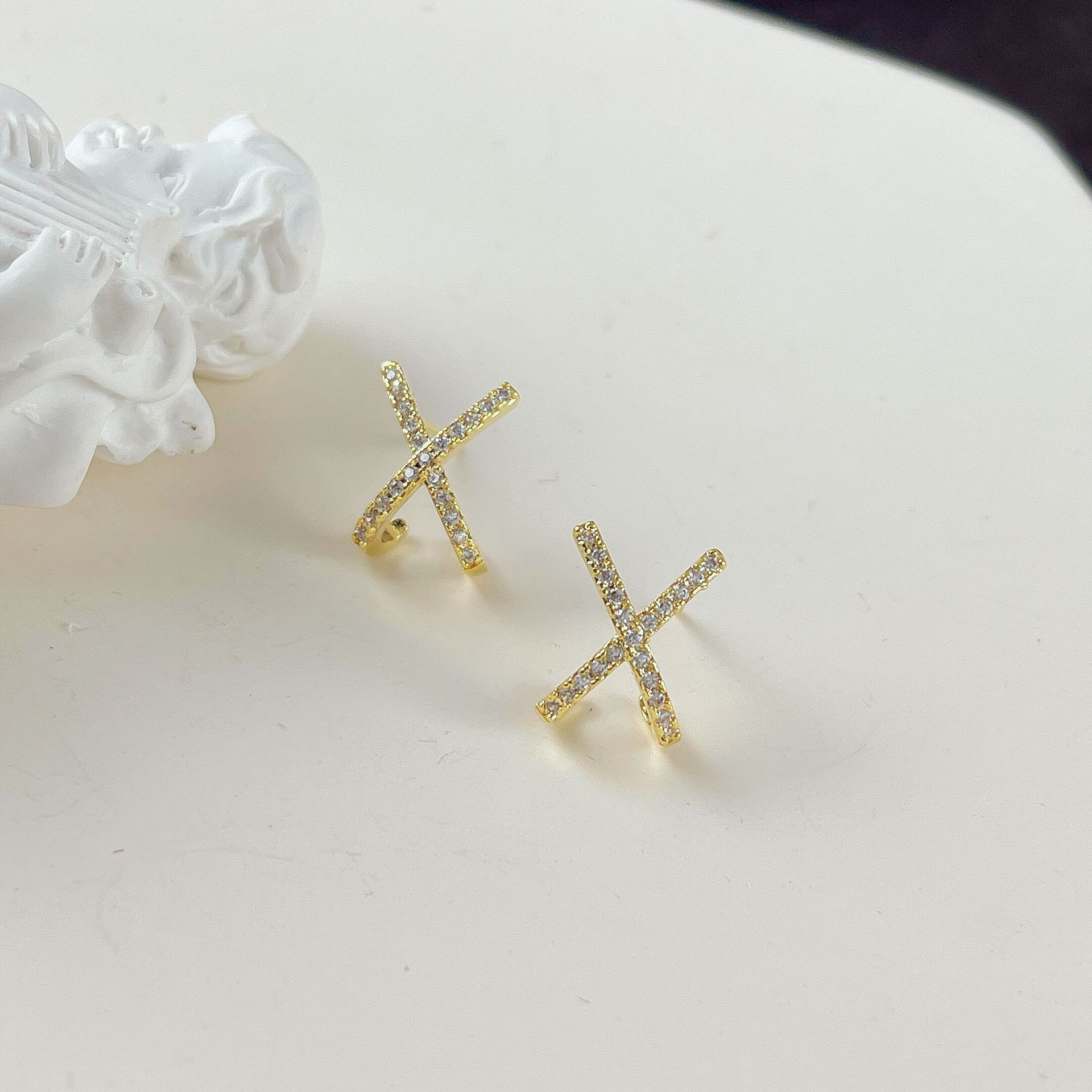 F7476 마이크로 임베디드 크로스 이어링