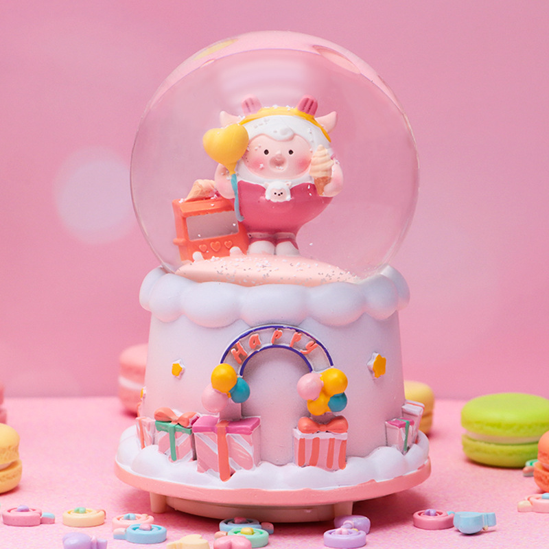 Anime japonés mismo estilo Crayon Shin-chan y Little White Crystal Ball Music Box Creative Piaoxue Music Box Regalo para estudiantes