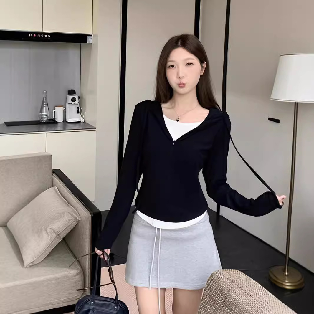 2024 하프 지퍼 후드 페이크 2 피스 스웨터 여성의 가을과 겨울 새로운 명암 컬러 세련된 패션 캐주얼 긴 소매 탑