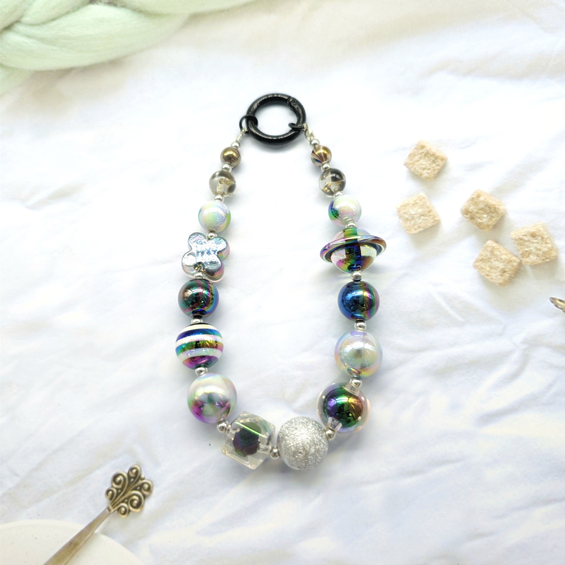 Gancho de puerta de color sólido de perlas coloridas frescas 2023 nuevo oscuro cuentas pintadas a mano llavero colgante Cadena de teléfono móvil