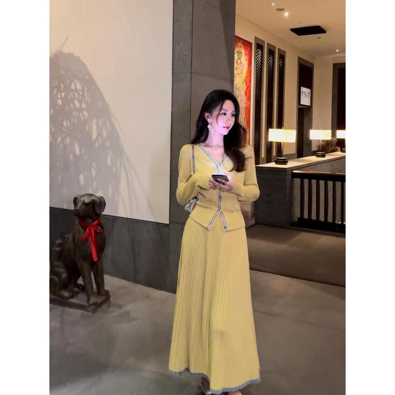 早秋温柔气质穿搭千金洋气减龄小香风气质开衫百褶裙套装网红衣服|undefined