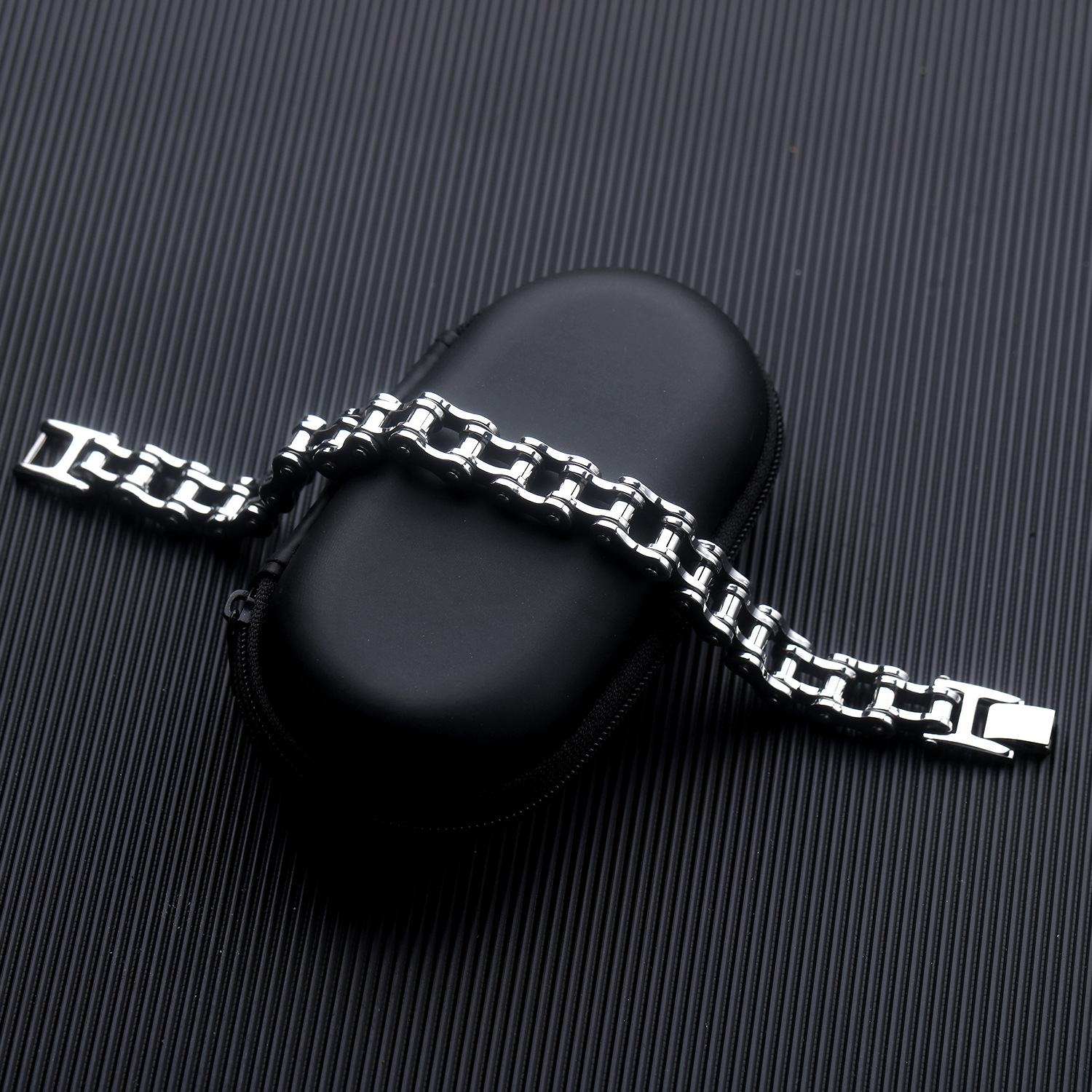 Mode polyvalent décontracté quotidien vente chaude Bracelet titane acier hommes Bracelet Rock personnalisé moto vélo Bracelet_voghion.com