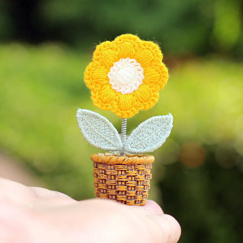 Maceta pequeña tridimensional de celebridades de Internet sacudiendo la cabeza, flores pequeñas, adornos de coche, girasol, canasta de bambú, consola central, decoraciones creativas y lindas