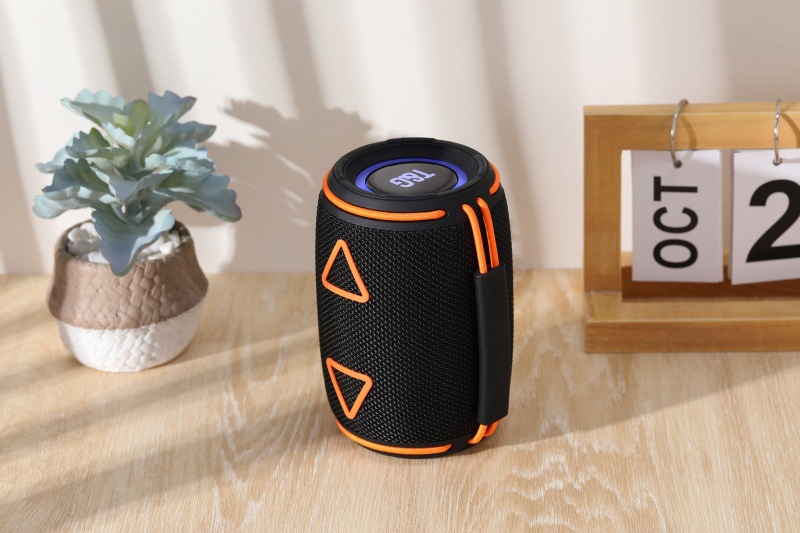 Altavoces Bluetooth inalámbricos transfronterizos TG657 tarjeta portátil al aire libre subwoofer mini altavoces Bluetooth de sonido pequeño