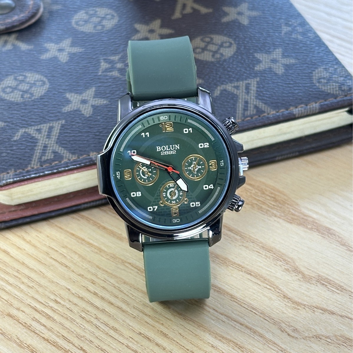 Men's Quartz Watch Tk Cross-Border Hot-Selling Watch Manufacturer Popular Douyin Internet Celebrity Popular Silicone Band Sports Watch