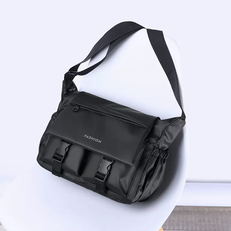 跨境男士新款斜挎单肩包大容量多口袋防泼水韩版休闲包水杯套批发