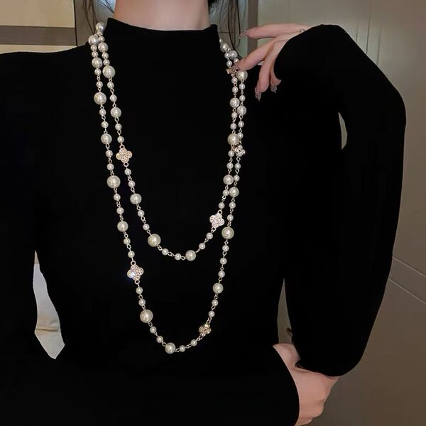 Design necklace from pearl
