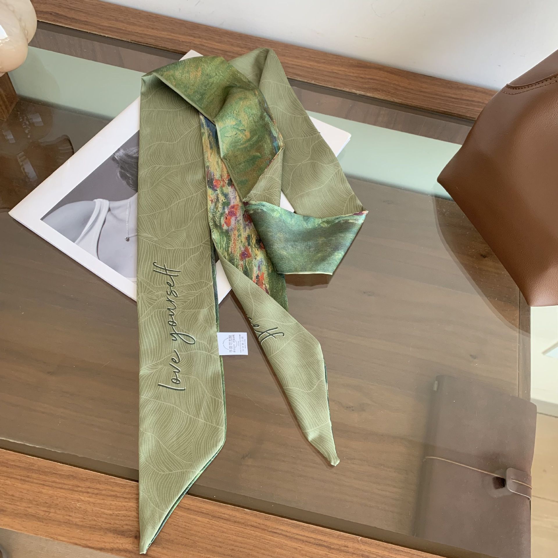 Bandera de bufandas de seda larga para mujeres primavera y verano con camisa de alta calidad, cinturón de cinturón, cabello atado