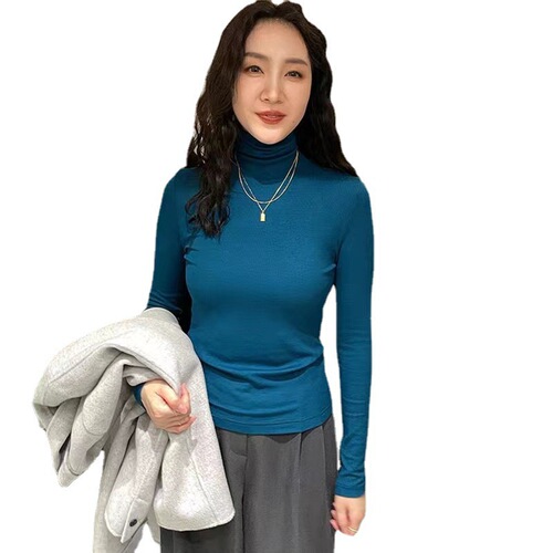 Pile-neck brushed bottoming shirt for women—autumn and winter long-sleeved T-shirt, all-match, highly elastic, slim-fit top for outerwear, versatile style.