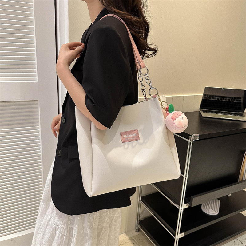 Bolsa de viaje de textura de moda de gran capacidad 2023 primavera y verano nuevo color de contraste solo hombro bolsa de axilas elegante bolsa de mano moda